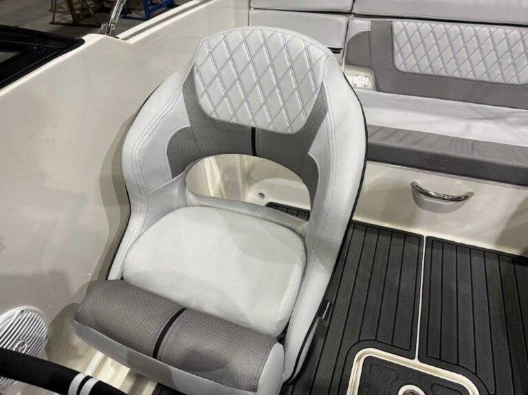 2025 Bayliner VR4 US-BLBX3242D525 [photo 17]